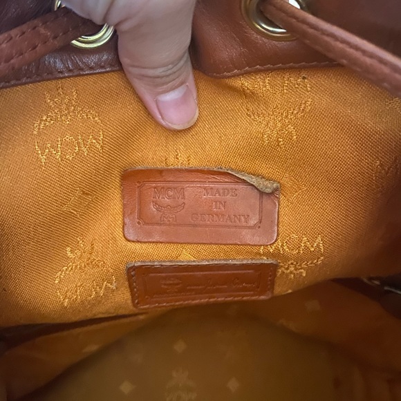 Mcm Bucket Sling bag - Picture 3 of 8